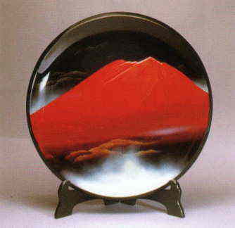 飾り皿　赤富士蒔絵
